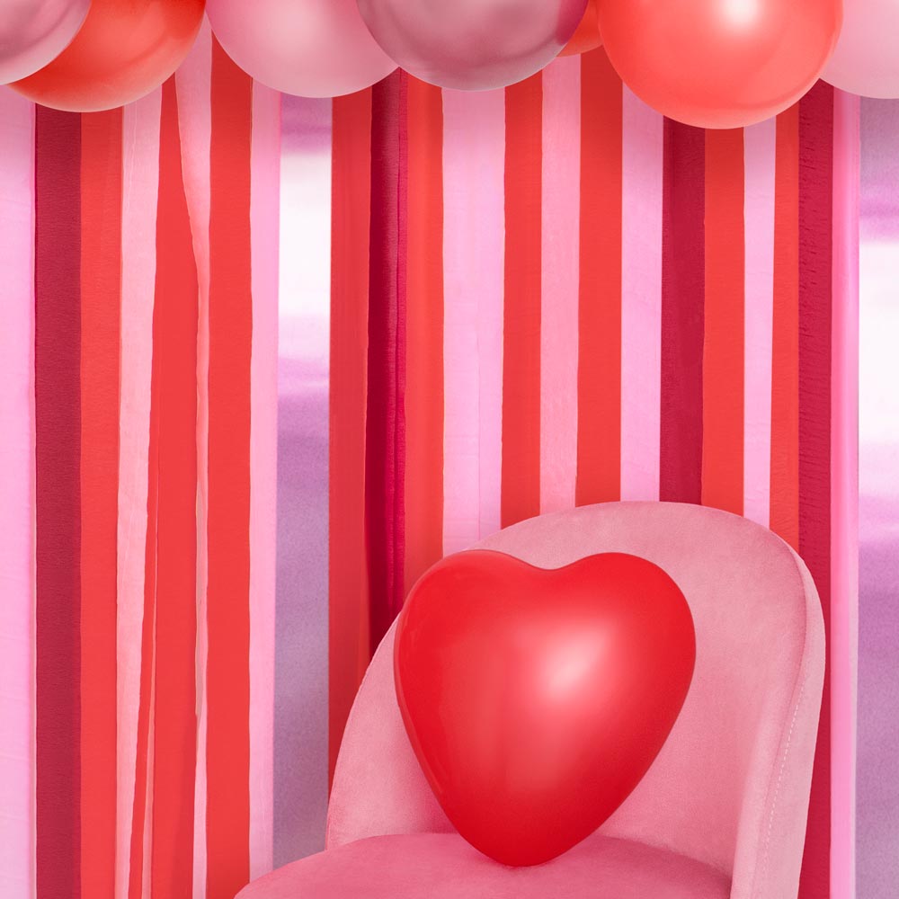 Arco do balão e papel de cortina do Valentine