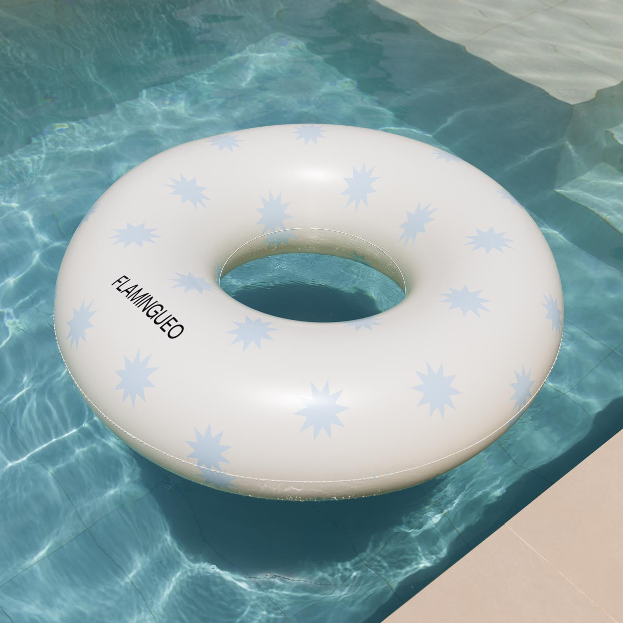 Inspiracion con Flotador Donut Blanco Estrellas Azules