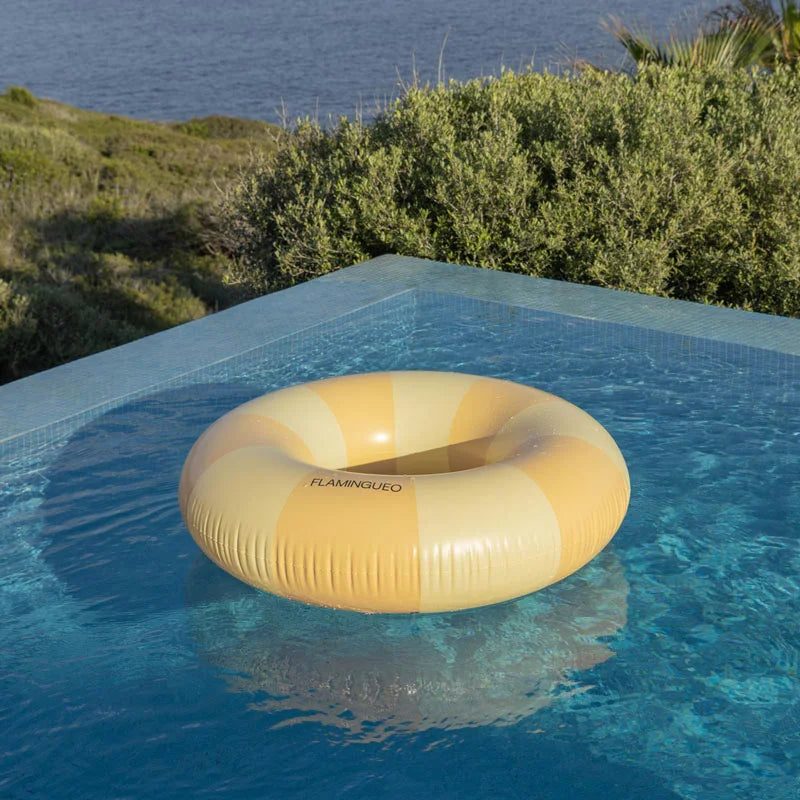 Listras pastel de piso amarelo