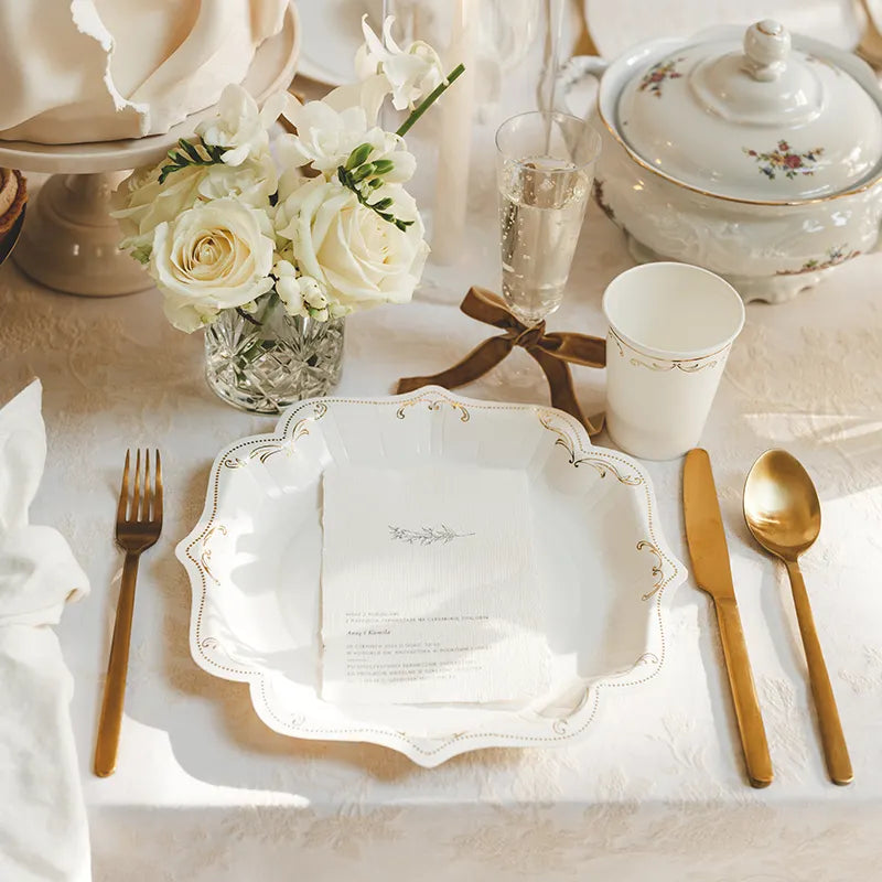 Vaso Cartón 220 cc Blanco con Detalles Dorados