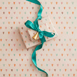 Papel de Regalo 70 cm x 2 m con Corazones