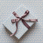Papel de Regalo 70 cm x 2 m Azul Pastel con Corazones