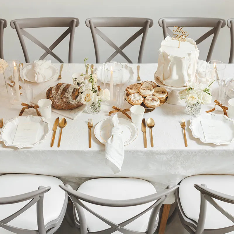 Plato Cartón Llano 26 cm Blanco con Detalles Dorados