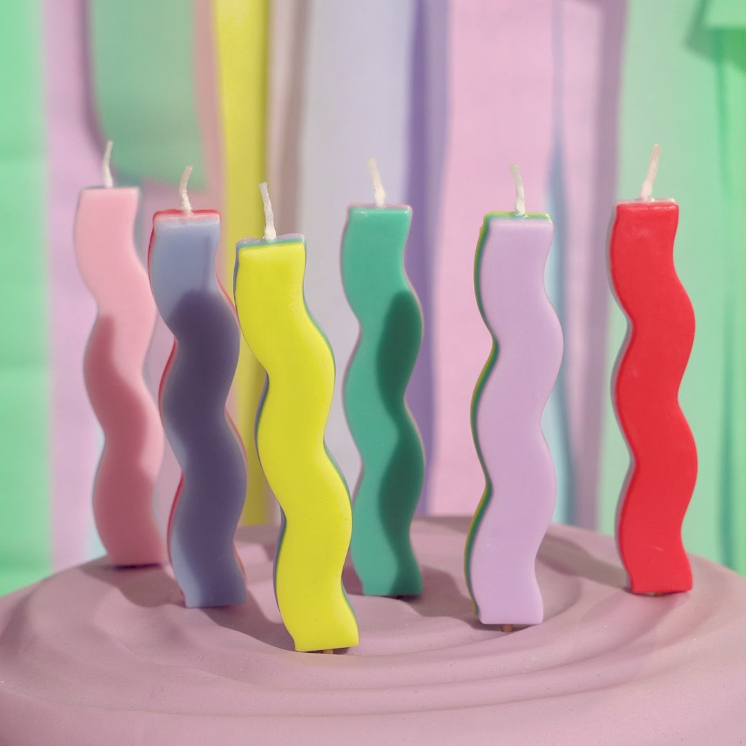 Inspiracion con Velas Onduladas 10 cm Happy Vibes Colores Surtidos