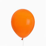 Orangefarbener Latex -Mattballon