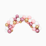 Defina balões brancos de arco, rosa pastel, ouro e rosa metálico